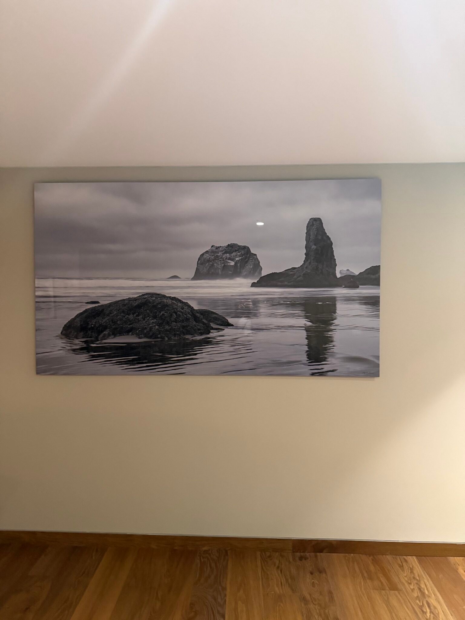 Fotografía encapsulada en acrílico y montada sin marco sobre el muro — LAF